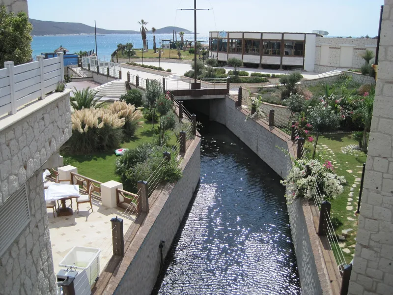 Alaçatı — de steenachtige straatjes en de wind aan de Egeïsche kust