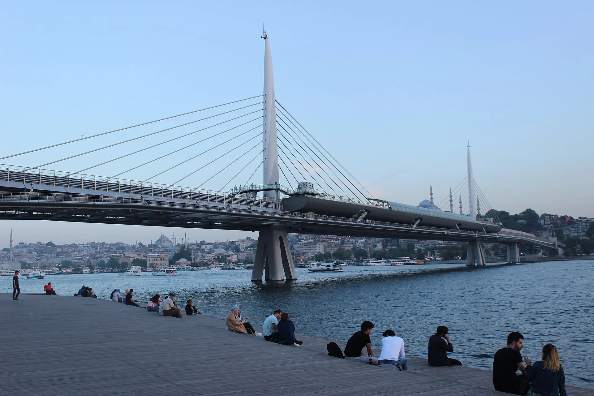 Мостът „Златният рог“ в Истанбул — пътеводител за Haliç Köprüsü