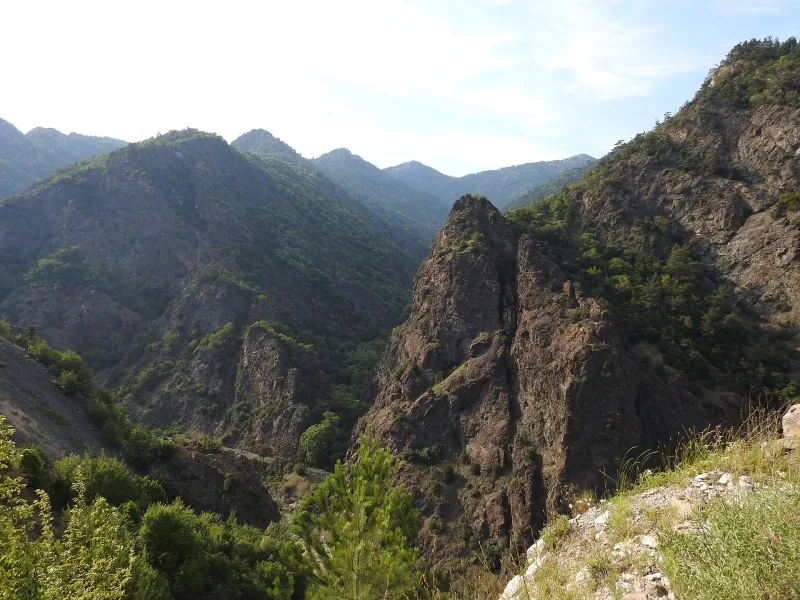 Parque Nacional de las Montañas de Kyure: bosques y cañones de la costa negra