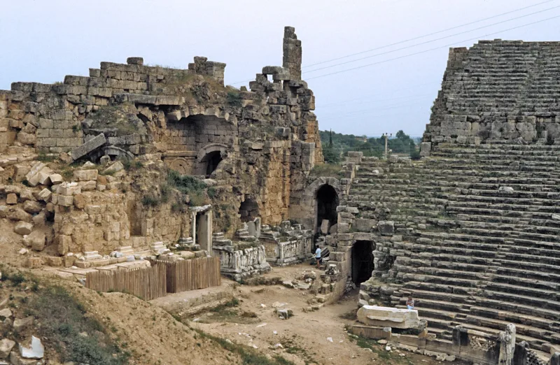 Perge: senā Pamfīlijas pilsēta netālu no Antālijas — ceļvedis un padomi