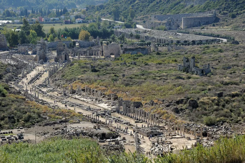 Perge: antigua ciudad de Panfilia cerca de Antalya — guía y consejos