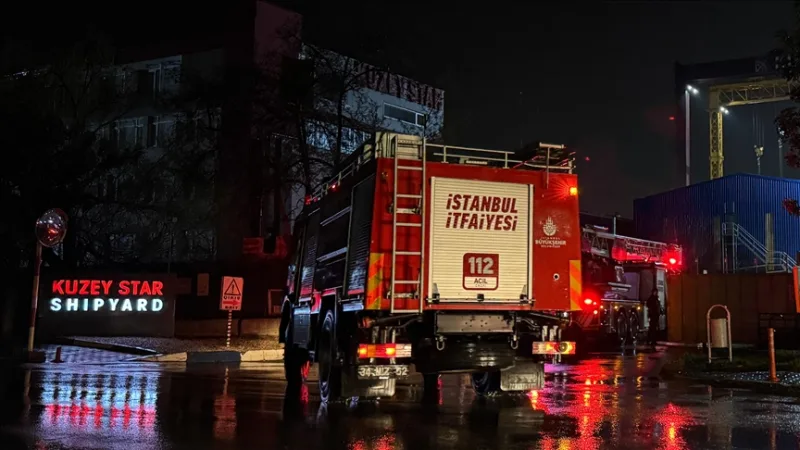 يجري حالياً إخماد حريق اندلع في سفينة شحن في توزلا