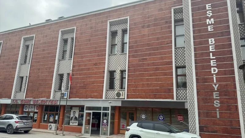 Мэр города Эшме Тозан и двое сотрудников муниципалитета были арестованы в рамках расследования по делу о «взяточничестве»