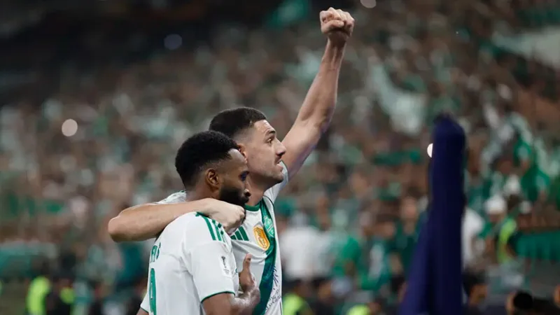 Merih Demiral heeft met Al Ahli voor de tweede keer op rij de titel behaald