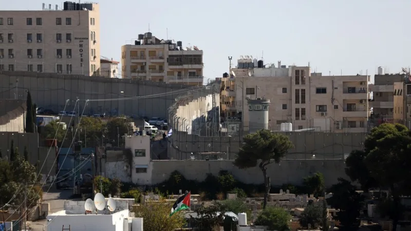 Israeli soldiers wounded one Palestinian near the Separation Wall in East Jerusalem